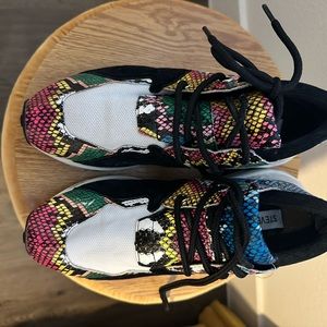 Steve Madden colorful snake print sneakers size 7.5